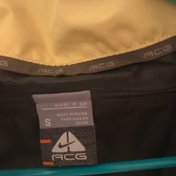 Yellow Nike ACG gore-Tex jacket. - Picture 3 of 4
